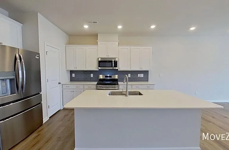 12 Fernhill Ln — Photo 2