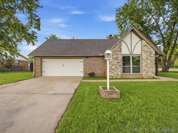 1007 W D St, Jenks, OK 74037