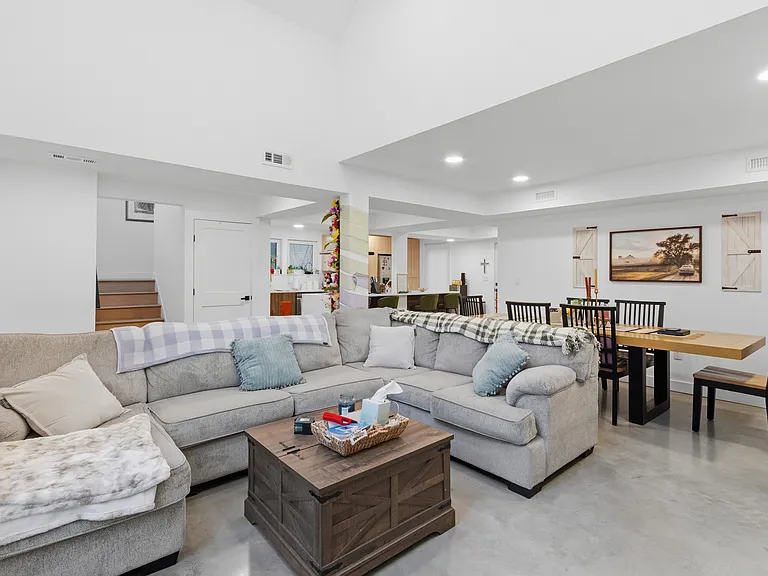 904 Quinnipiac Ave — Photo 40
