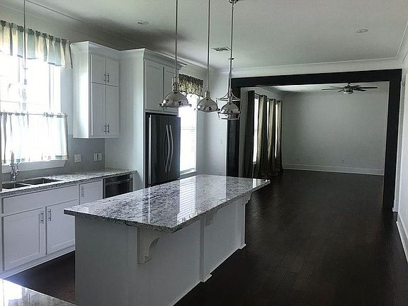 4th image of 3822 N Jasmine Dr