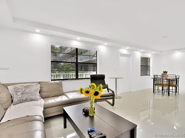 500 NE 2nd St APT 206, Dania, FL 33004