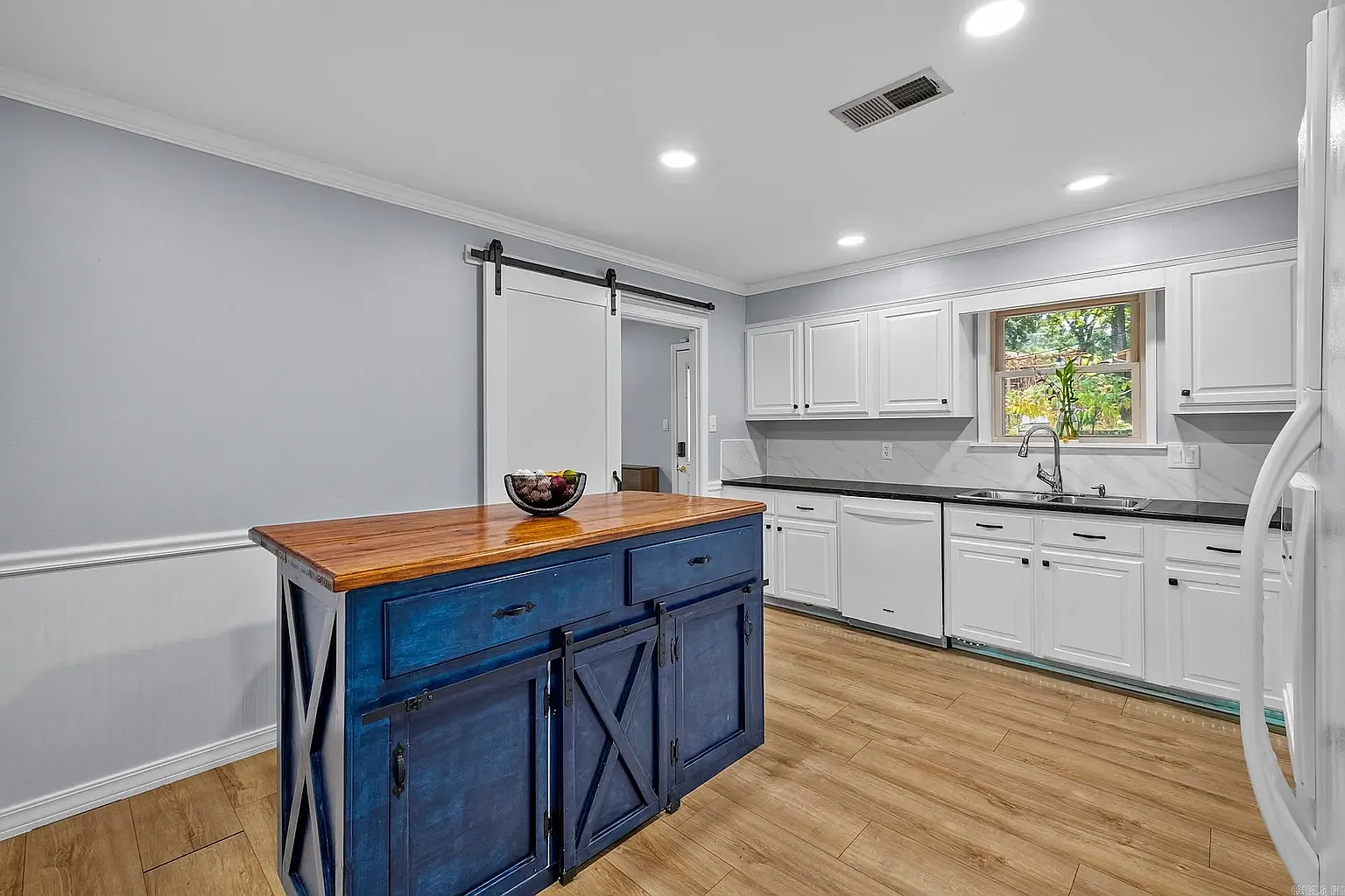 4 bed, 2197 sqft, $2,100 — Photo 1
