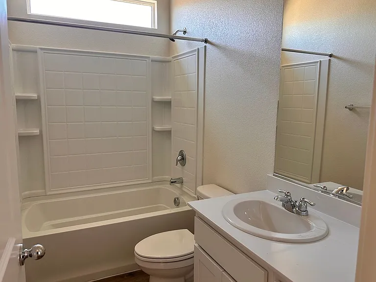 1019 Brierwood Ln — Photo 3