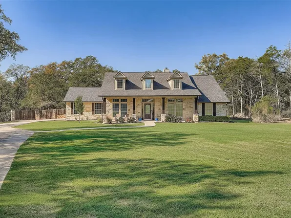 142 Carriage Ct, Bastrop, TX 78602