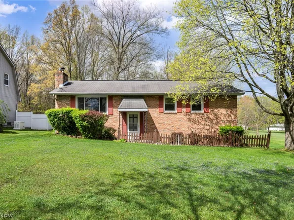 3446 Niles Carver Rd, Mineral Ridge, OH 44440