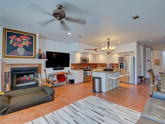 4th image of 305 Horseshoe Bay North Blvd Unit E