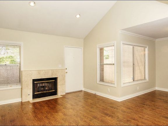 3rd image of 178 N Via Colinas