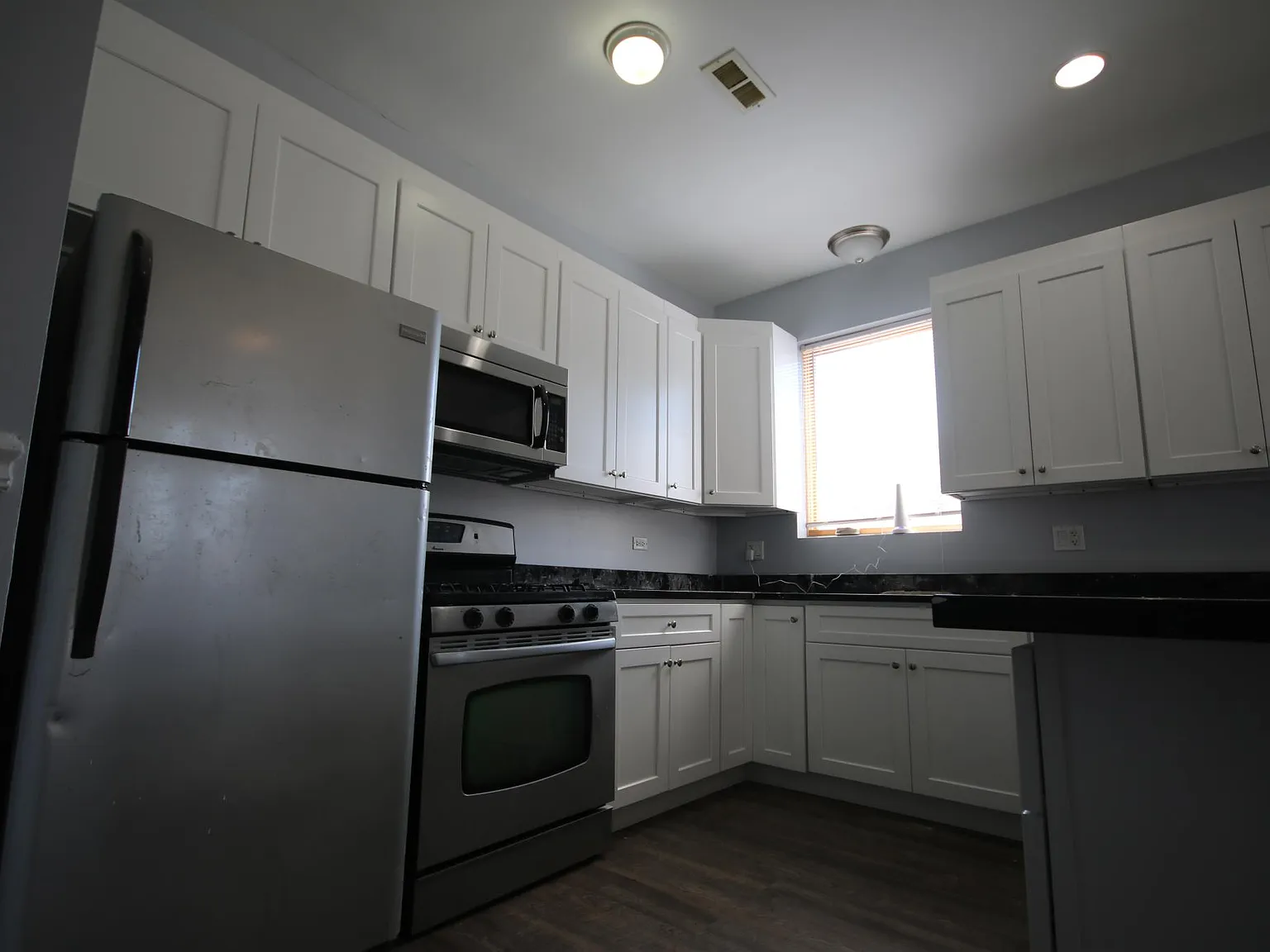 3 bed, 1150 sqft, $2,000 — Photo 3