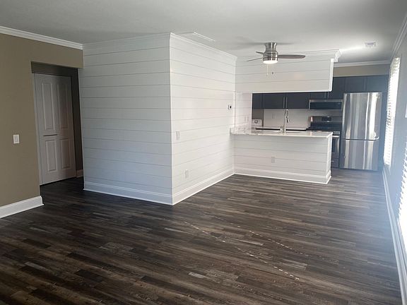 5th image of 3027 Maplewood Ct #A