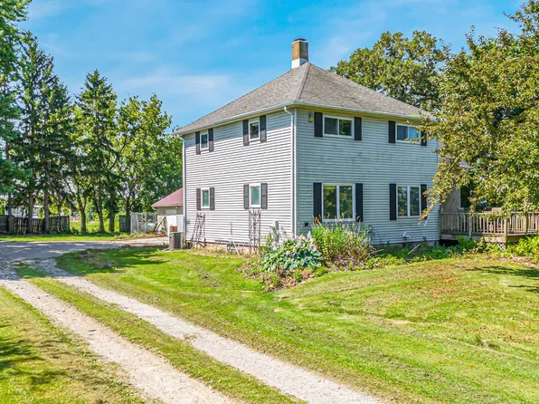 1896 E Main St, Omro, WI 54963