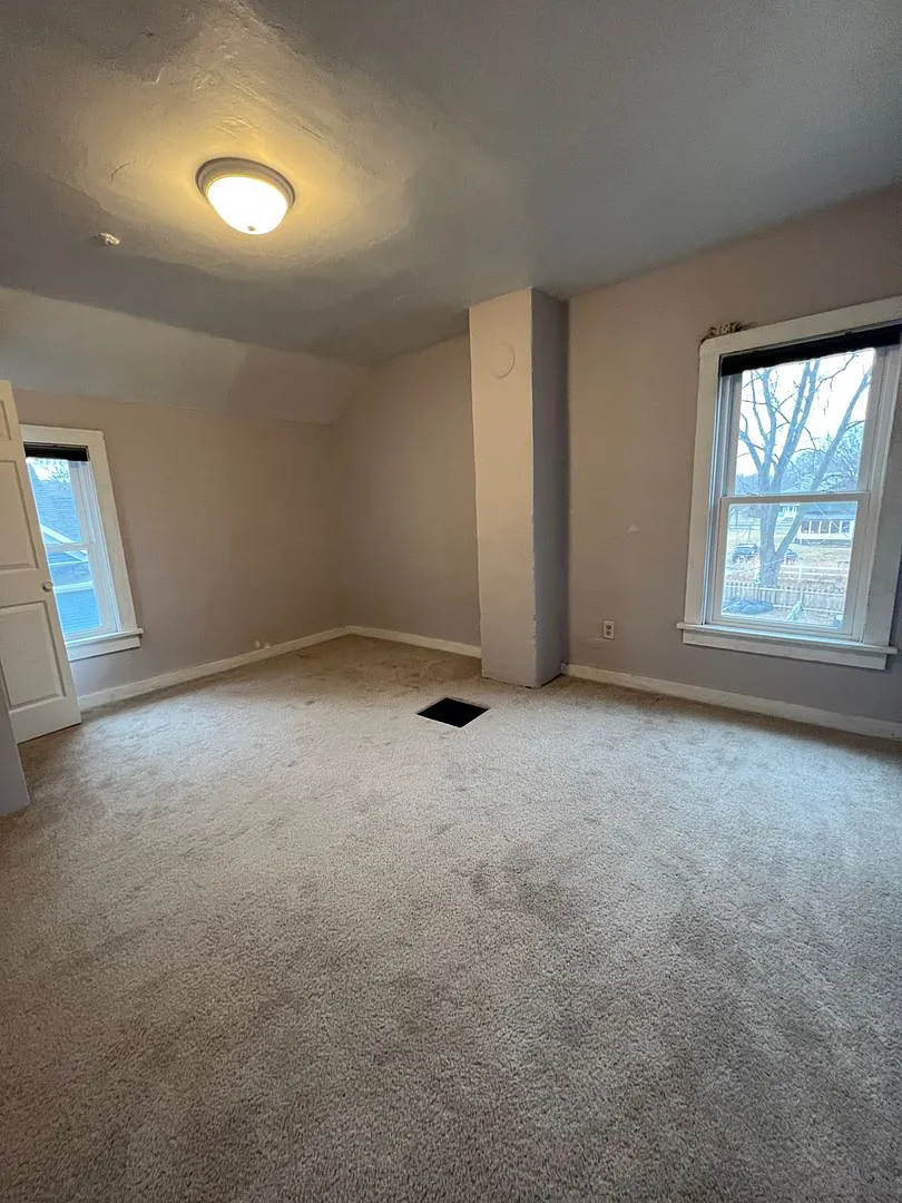 4 Bedroom Single-Family Home with Fenced Yard, Garage & Central Air — Photo 1