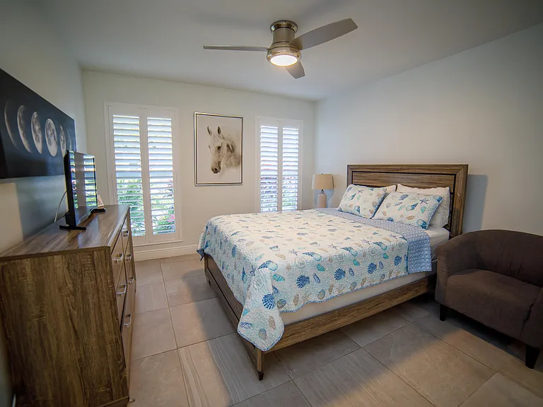 900 Cosmos Ct — Photo 16