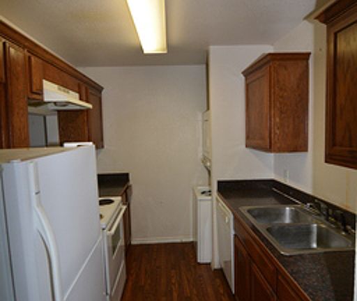 4th image of 355 W Oak St #B