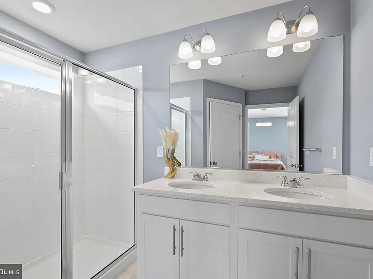 9715 Summerton Dr — Photo 41