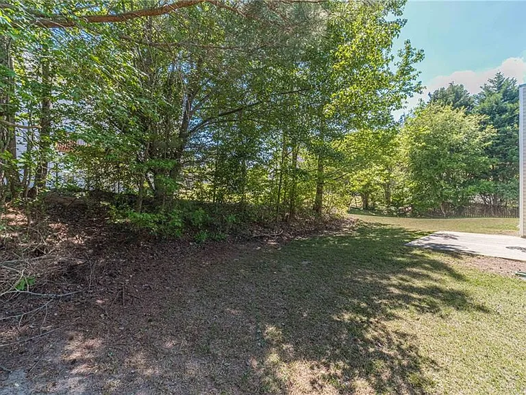 1617 Amhearst Walk Rd — Photo 36