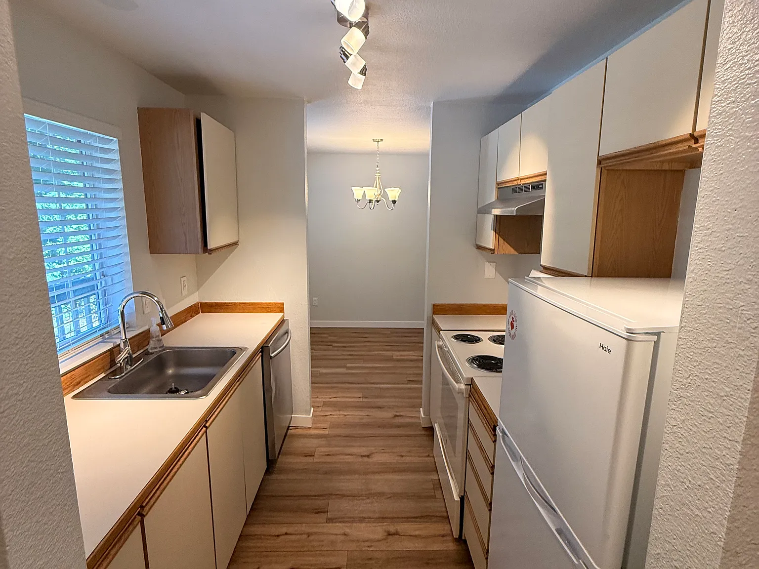 2 bed, 1.5 bath, 950 sqft, $1,800 — Photo 3