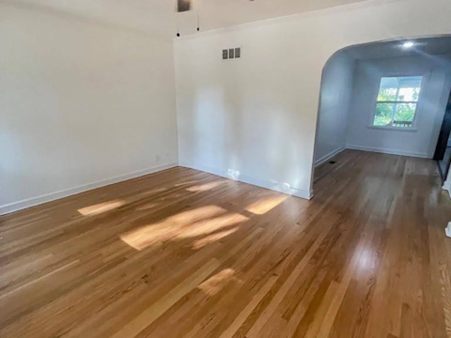 4 bed, 1060 sqft, $2,800 — Photo 4