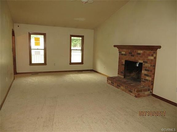 4th image of 2831 Sand Hills Dr
