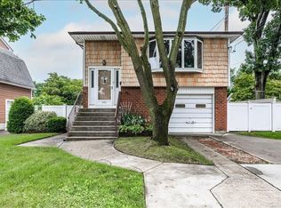 1741 Grand Ave, Merrick, NY 11566