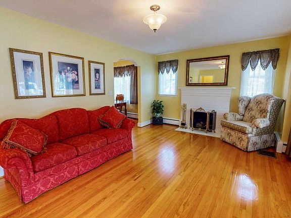 4th image of 224 Polk Ave