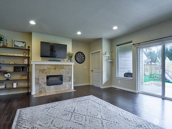 5th image of 379 E Bear Street