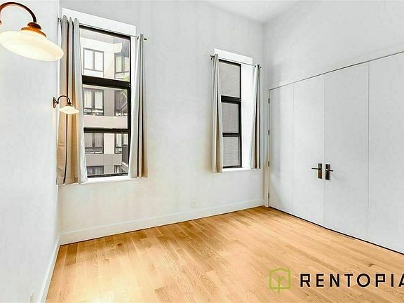 4th image of 949 Willoughby Ave #348