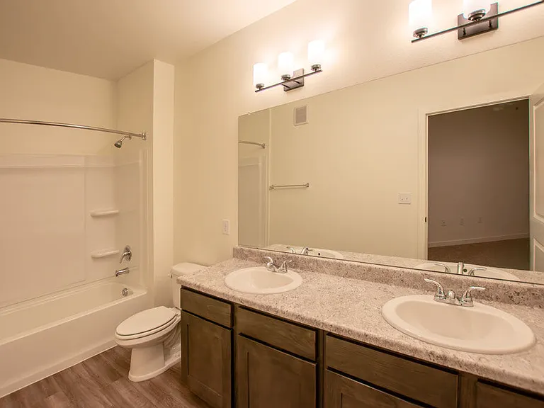Loma Vista Lofts — Photo 28