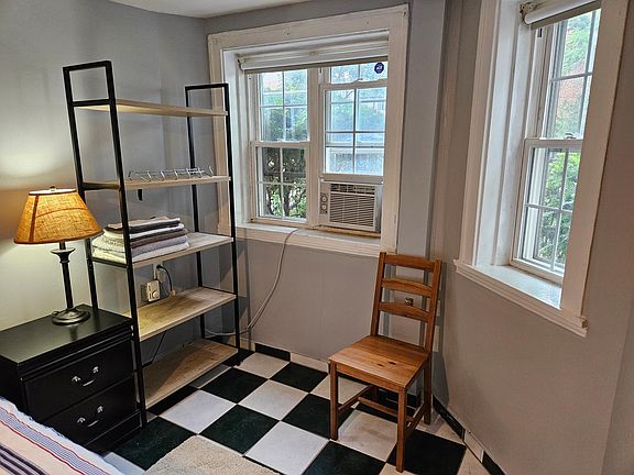 3rd image of 4121 W Henderson St #G-1
