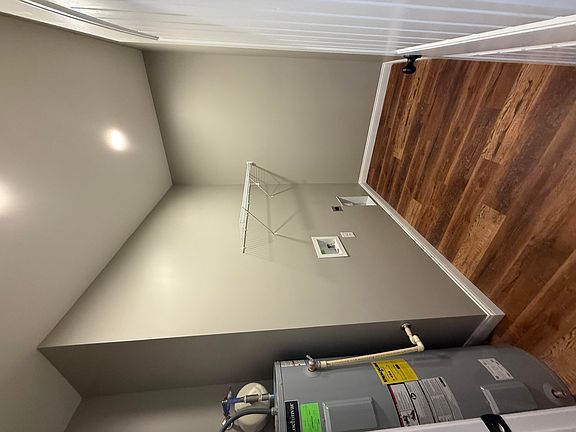 5th image of 406 Pinehurst Way