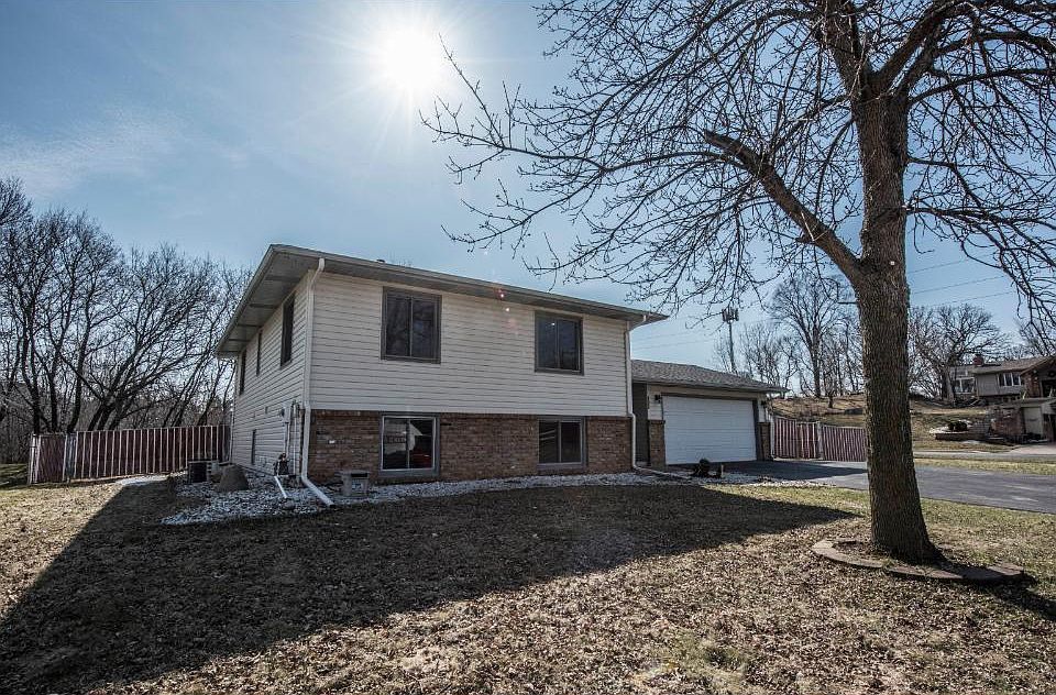 1st image of 3998 Riverton Ave
