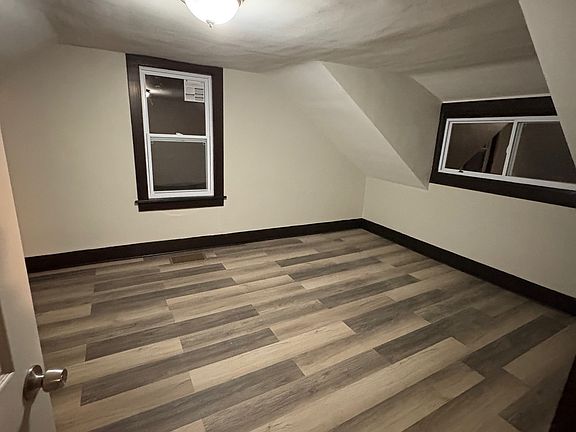 3rd image of 400 Hopley Ave
