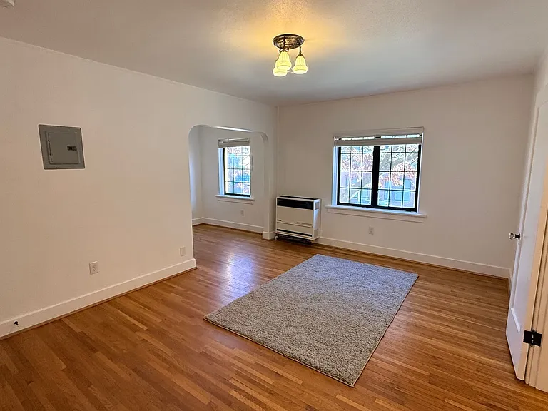 Fontana Court Apartments — Photo 26