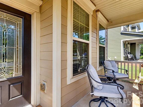 3rd image of 1052 Delridge St #985