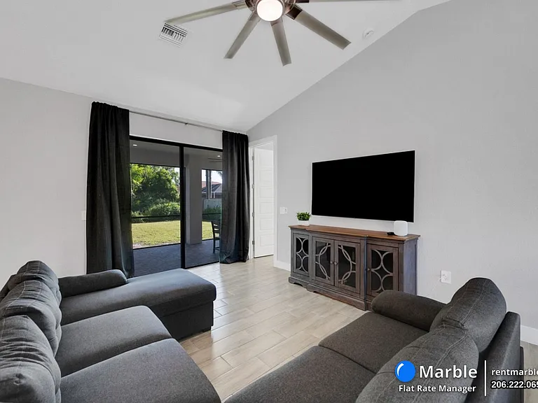 4618 Catalina Ln — Photo 26