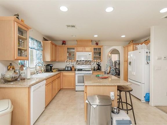 3rd image of 8874 Skyline Peak Ct