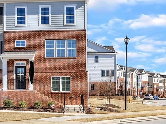 3rd image of 121 Gateway Townes Blvd