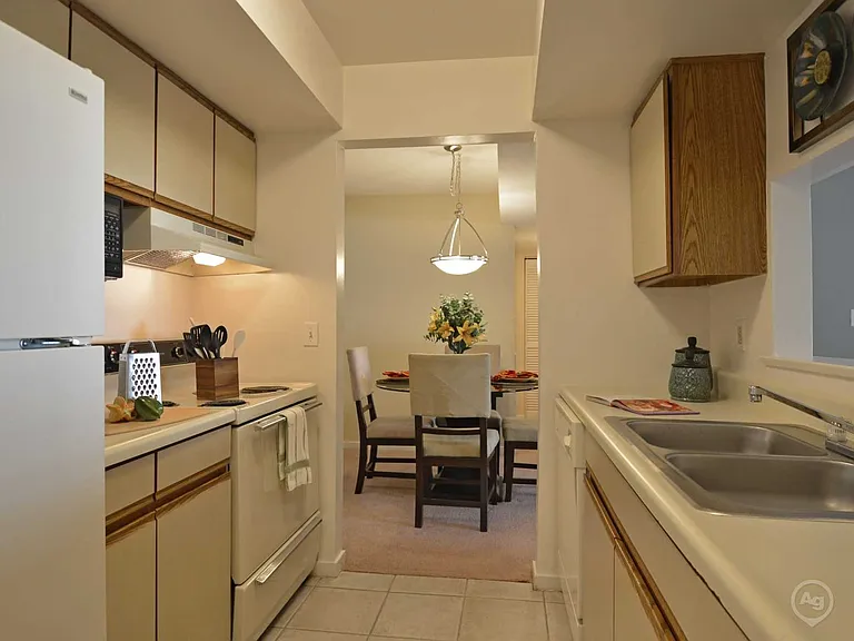 Valley Stream Village Apartments — Photo 35