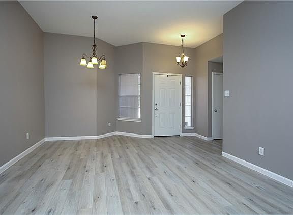 5th image of 2811 Hollis Dr