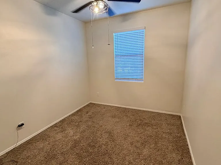 36439 W Pampoloma Ave — Photo 13