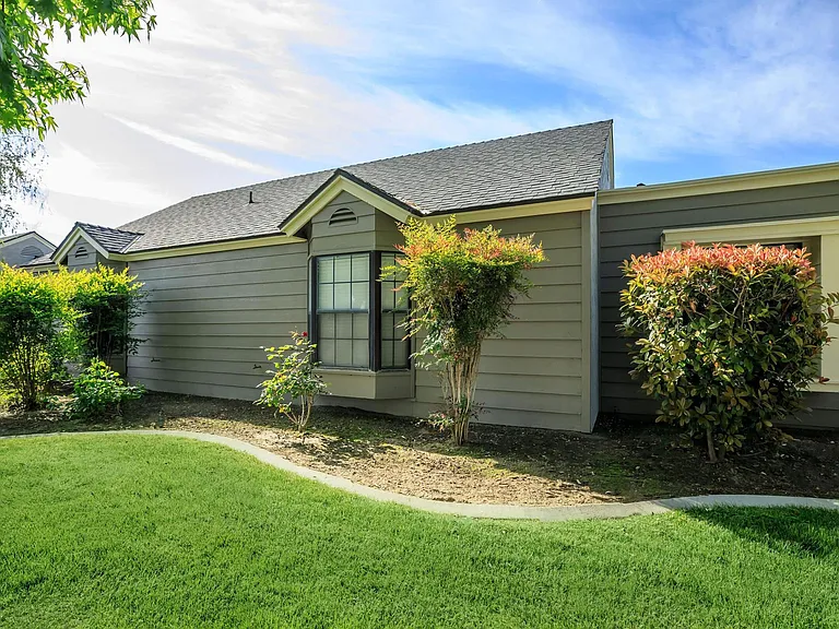 Laurelwood West Villas — Photo 10