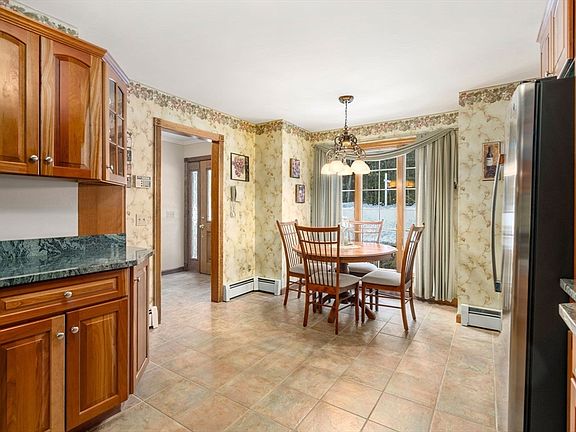 5th image of 85 Brentwood Dr