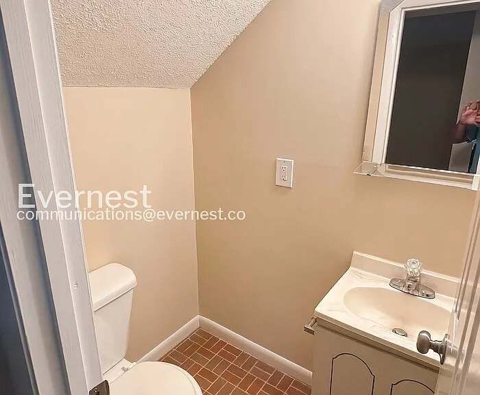 1710 Ichabod Ln #B — Photo 15
