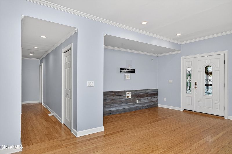 4th image of 138 Davis Avenue