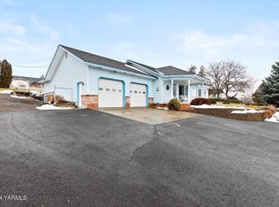 4303 Hillcrest Dr, Yakima, WA