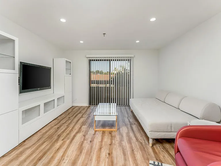 64 N Mar Vista Ave #230 — Photo 4
