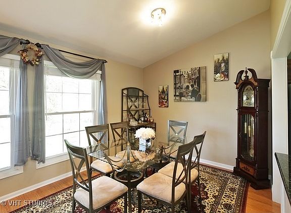 5th image of 279 Lincoln Dr