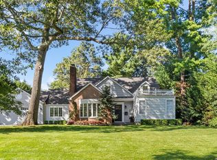 25 Thornwood Ln, Roslyn Heights, NY 11577