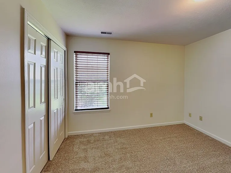 559 Prince Dr — Photo 13