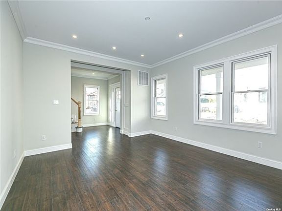 5th image of 176D Jefferson Ave