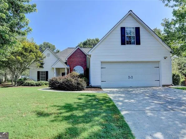 3880 Michaels Creek Ct, Loganville, GA 30052